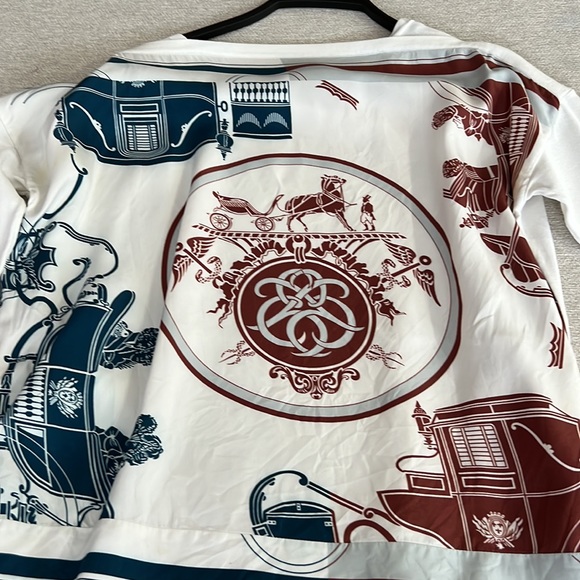 Nice top - Picture 2 of 2